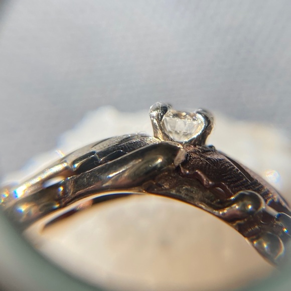 10k Landstroms Black hills Gold and Diamond Ring - Picture 10 of 11